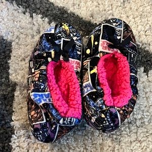 Star Wars slippers for kids. Girls size 3. Brand is OLFL.